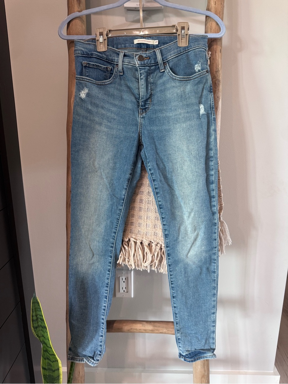 Levi’s 311 shaping skinny size 27